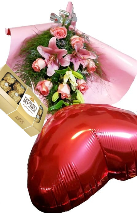 Imagen de Dulce amor Descripcion: Fantástico ramo de 7 rosas tonos rosados, lilium, caja de bombones de 8 unidades y globo metalizado.